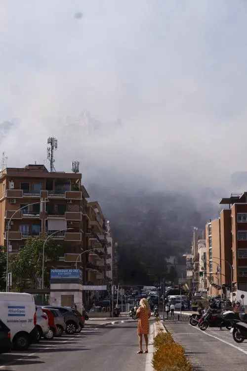 Rogo a Monte Mario, evacuati palazzi e sede Rai