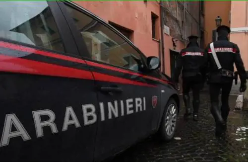 Persino l'autorità viene presa a pugni