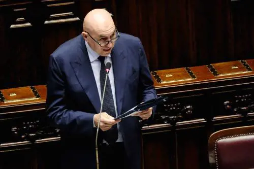 Crosetto "scagiona" i servizi segreti. "Ma una mela marcia può fare danni"