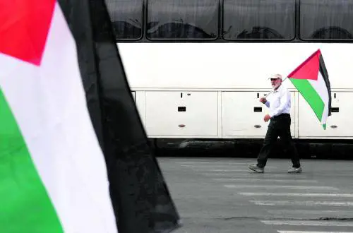Gli Usa: "Via dal Libano". E in Iran caccia alle talpe