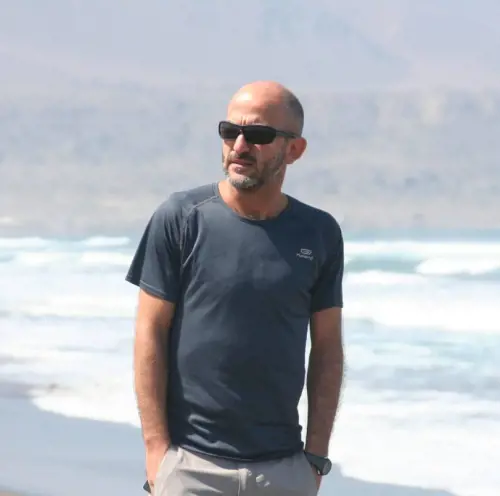 Precipita nel vuoto scattandosi un selfie: ingegnere italiano perde la vita a Bali