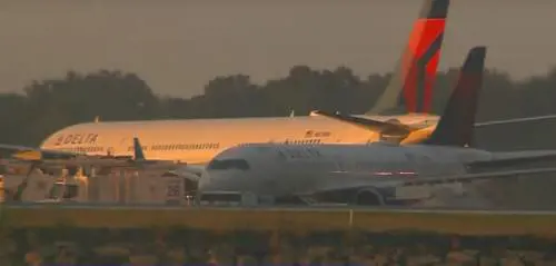 Fulmine colpisce volo da Boston a Roma, paura a bordo tra gli oltre 200 passeggeri