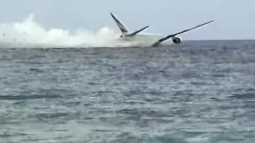 Il dirottamento, il carburante, l'ammaraggio: così in 125 sono morti sul volo