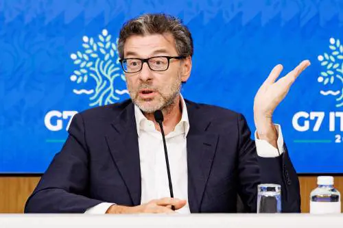 "No a tasse sugli extraprofitti, ma le banche contribuiscano come tutti"