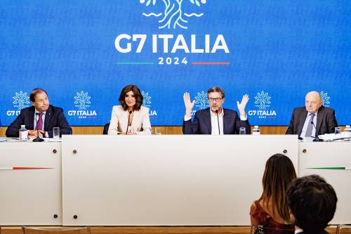 Fondi raddoppiati al Sud. Passaporti anche in posta