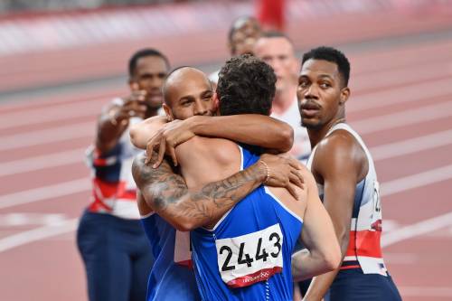 Olimpiadi, la 4x100 sbaglia tanto ma è qualificata per la finale. Fuori le ragazze