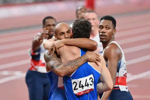 Olimpiadi, la 4x100 sbaglia tanto ma è qualificata per la finale. Fuori le ragazze