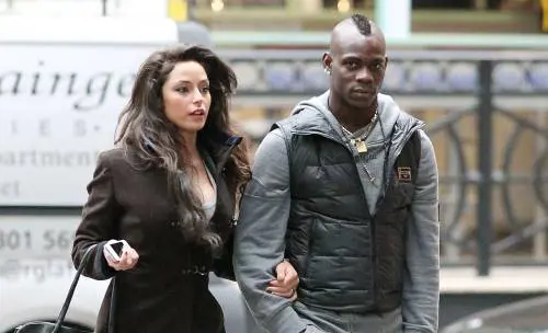 La discoteca, i tradimenti, Pia: la storia d'amore tra Mario Balotelli e Raffaella Fico