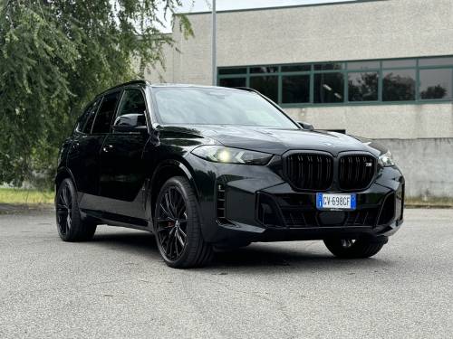 BMW X5 M60i: guarda la gallery del super SUV tedesco da 530 CV