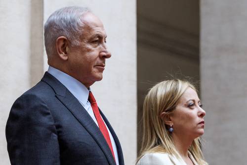 La Meloni telefona a Netanyahu: "Cessate il fuoco e rilascio degli ostaggi"