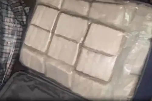 Il magazzini, i copertoni e i 1.400 panetti di hashish: maxi sequestro di droga a Milano