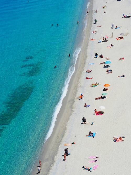 Ambulanti in spiaggia e mafiosi sullo yacht