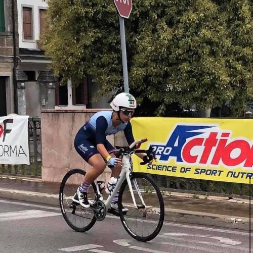 Cade in gara e sbatte contro un muretto: la ciclista Alice Toniolli ricoverata in gravi condizioni