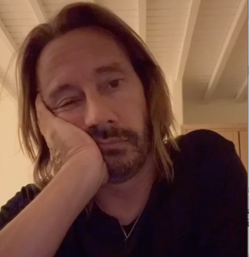 Bob Sinclar balla da solo. "Basta cellulari in pista"