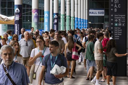 Fra i tremila volontari da tutto il mondo. "Per noi la parola fatica è la parola impegno"