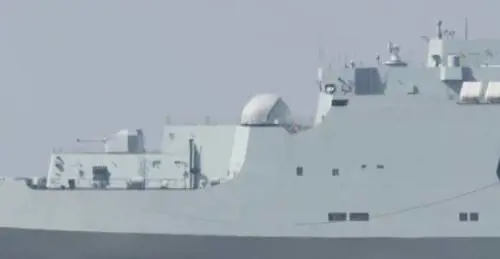 Arma laser su una nave anfibia: cosa rivelano le nuove foto sui piani della Cina