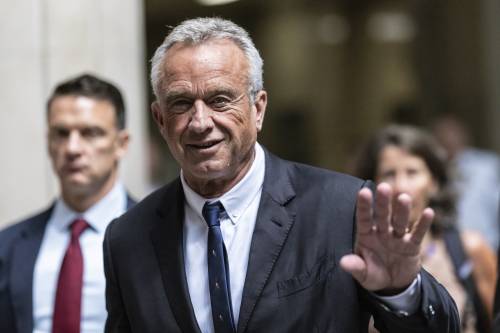 Robert Kennedy Jr. si ritira dalla corsa alla Casa Bianca: il suo endorsement a Trump