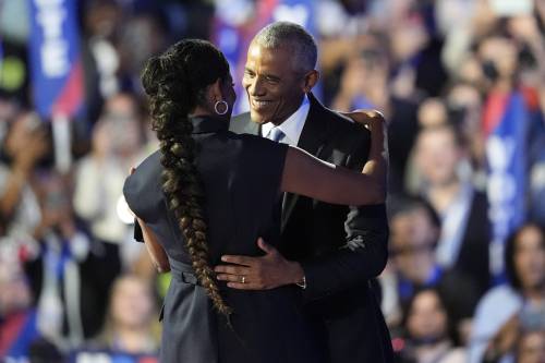 L'Obama-show lancia la Harris. "Yes, she can. Torna la speranza"