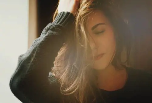 Dolore al cuoio capelluto: quali sono i rimedi e le possibili cause