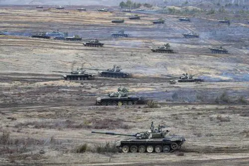 "Ammassano truppe lungo il confine". L'allarme in Bielorussia e l'avvertimento di Kiev