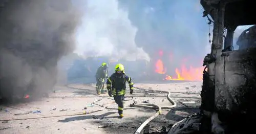 Missili e droni su tutta l'Ucraina. Kiev al buio, corsa ai rifugi in metrò