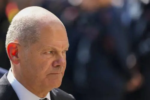 “Teneteli fuori dai governi”. Scholz invoca patti anti-Afd per la Sassonia e la Turingia 
