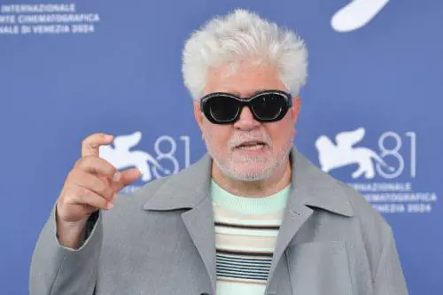 Un Almodóvar da luci e ombre