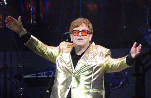 "Grave infezione agli occhi". Cosa sta succedendo a Elton John