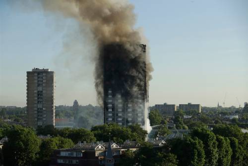 Le morti evitabili alla Grenfell Tower. "Una strage per incompetenza e avidità"