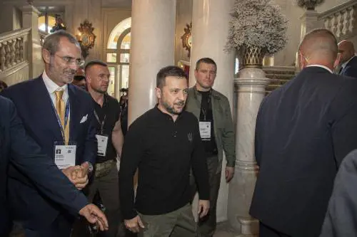 Ucraina, impegno di Meloni. "Costruire una pace giusta"