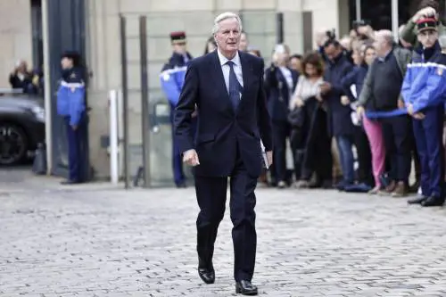 Al via il cantiere Barnier. Macron: "Non interferirò"