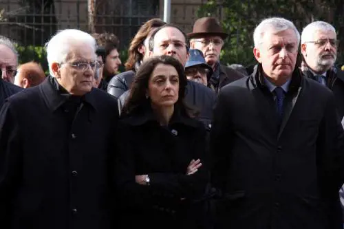 Il Capo di Stato Sergio Mattarella insieme alla nipote Maria, scomparsa oggi dopo una lunga malattia e il figlio Bernardo, durante la commemorazione del fratello Piersanti