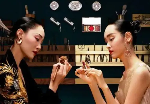 Lusso sotto scacco: sboom in Cina anche d’estate, Barclays declassa Kering (Gucci)