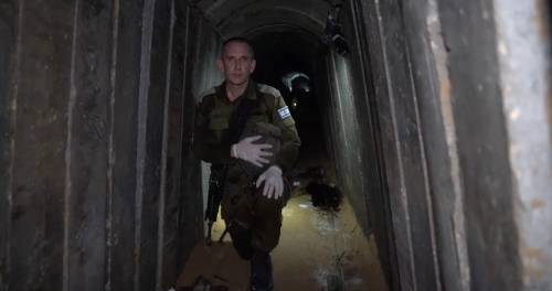 Nel tunnel del sangue e dell'orrore: le Idf mostrano dove Hamas ha assassinato i 6 ostaggi