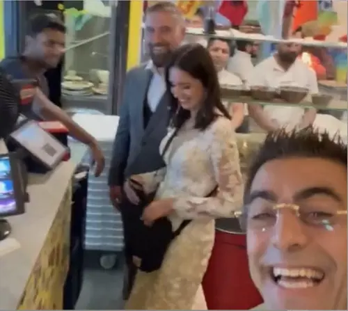 Dopo il matrimonio al McDonald's arriva quello in pizzeria a Milano. Dire "sì" in Italia a "qualunque costo"