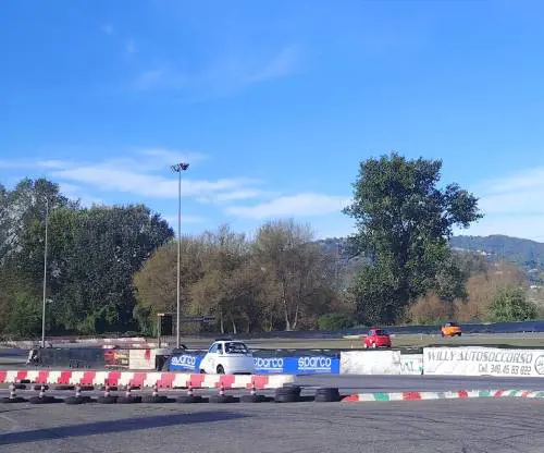 In pista a bordo della Microlino