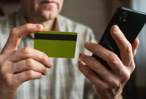 Cos'è il Pig Butchering e come non cadere nella truffa che porta al collasso finanziario