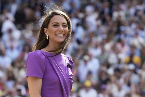 Il cancro e l'impegno "leggero". Il ritorno silenzioso di Kate Middleton