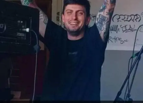 La passione per i tatuaggi, l'arte e la musica. Chi è Giacomo Gobbato, il 26enne accoltellato a Mestre