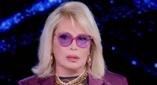 https://img.ilgcdn.com/sites/default/files/styles/md/public/foto/2024/09/22/1727028248-amanda-lear.jpg?_=1727028248