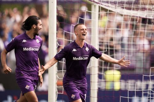 https://img.ilgcdn.com/sites/default/files/styles/md/public/foto/2024/09/22/1727035859-gudmundsson-celebrazione-fiorentina-lazio.jpg?_=1727035859