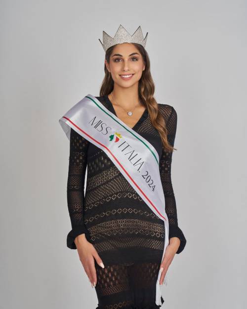 https://img.ilgcdn.com/sites/default/files/styles/md/public/foto/2024/09/23/1727075617-ofelia-passaponti-miss-italia-2024.jpg?_=1727075617