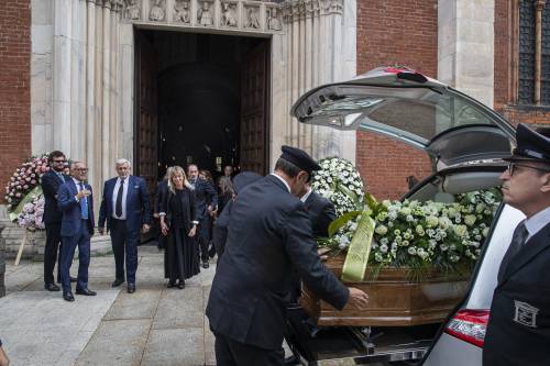 L'ultimo saluto a Paola Marella, i funerali a Milano: "La sua luce resta"