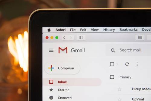 La spunta blu arriva anche su Gmail: cosa significa e chi può averla