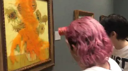 "Un'azione idiota". Condannate al carcere le ecovandale che imbrattarono un van Gogh