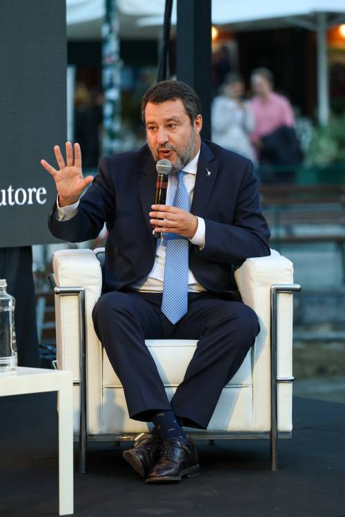 L'allarme di Salvini: "Troppi delinquenti stranieri"