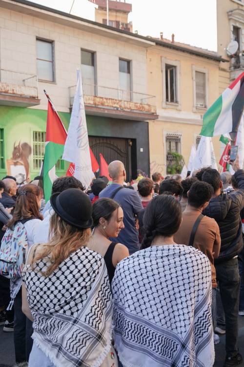 Pro Palestina in piazza a Milano