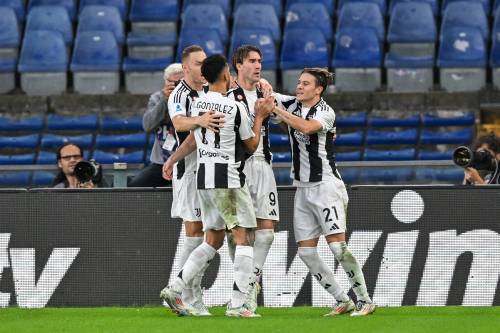 Vlahovic torna al gol e la Juve fa festa: 3-0 al Genoa e primo posto in solitaria