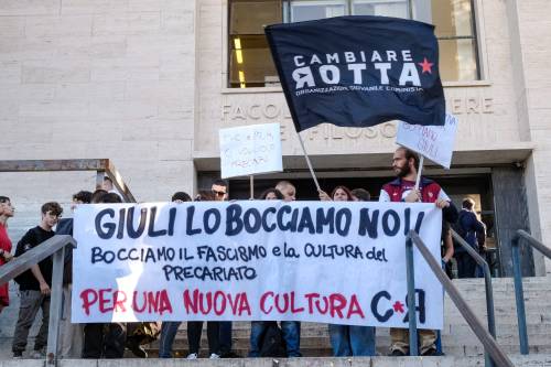 Ultimo esame per Giuli da 30. E i collettivi protestano