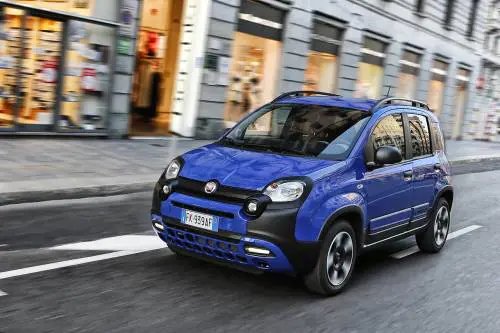 Fiat Panda è ancora la più venduta a settembre, Dacia Sandero insegue